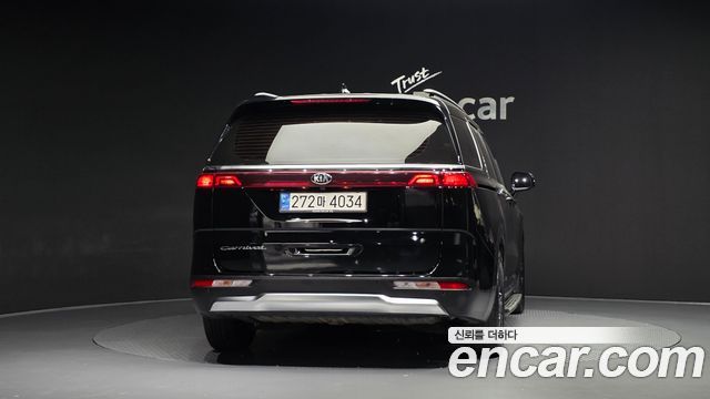 Kia Canival 2021 — photo 4