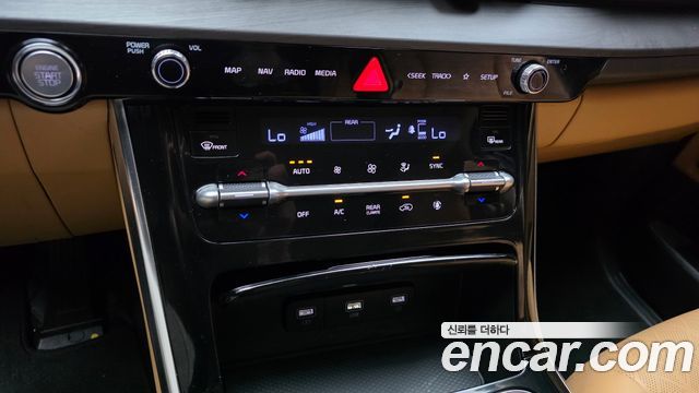 Kia Canival 2021 — photo 23