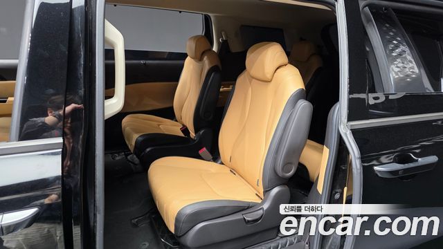 Kia Canival 2021 — photo 16