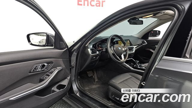 BMW 3-Series 2019 — photo 13