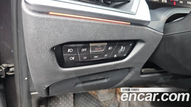 BMW 3-Series 2019 — photo 26