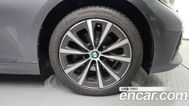BMW 3-Series 2019 — photo 7