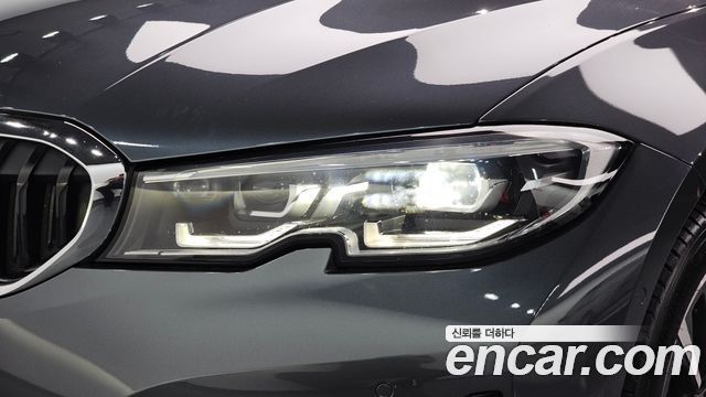 BMW 3-Series 2019 — photo 8