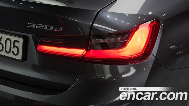 BMW 3-Series 2019 — photo 9