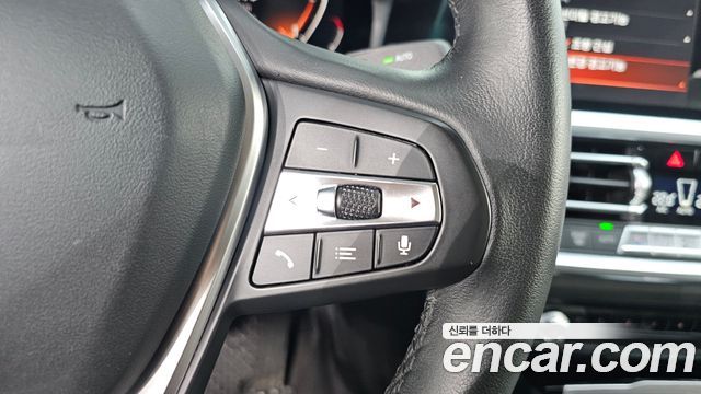 BMW 3-Series 2019 — photo 28