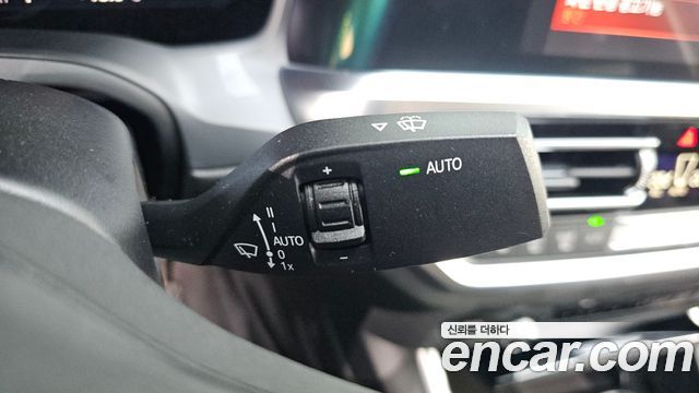 BMW 3-Series 2019 — photo 29