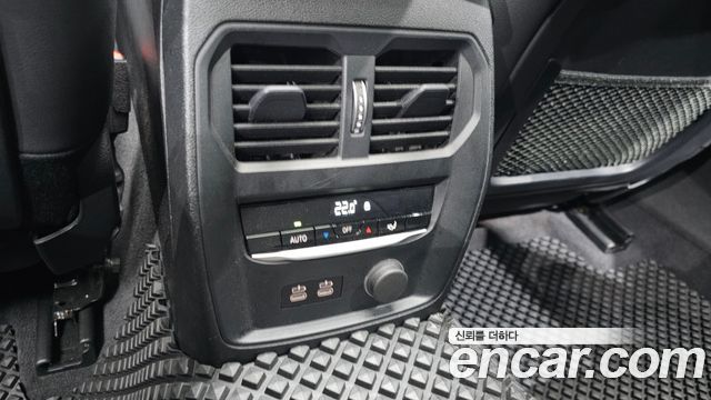 BMW 3-Series 2019 — photo 31