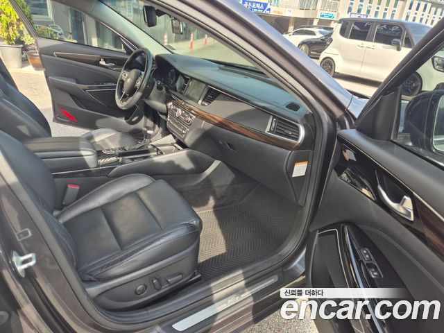 Kia K7 2018 — photo 11
