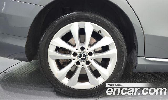 Mercedes-Benz C-Class 2020 — photo 5