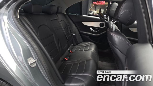 Mercedes-Benz C-Class 2020 — photo 18