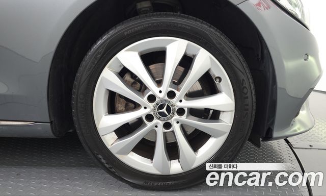 Mercedes-Benz C-Class 2020 — photo 7