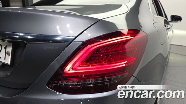Mercedes-Benz C-Class 2020 — photo 9
