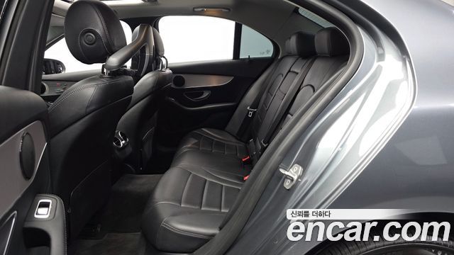 Mercedes-Benz C-Class 2020 — photo 16