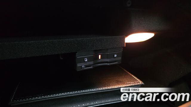 Mercedes-Benz C-Class 2020 — photo 28