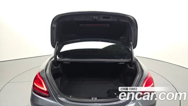 Mercedes-Benz C-Class 2020 — photo 30