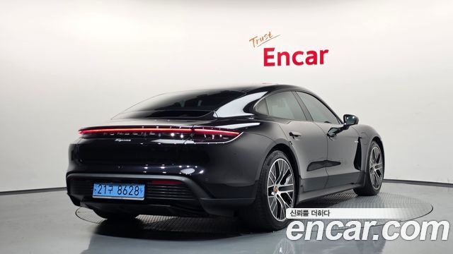 Porsche Taycan 2022 — photo 2