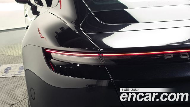 Porsche Taycan 2022 — photo 9