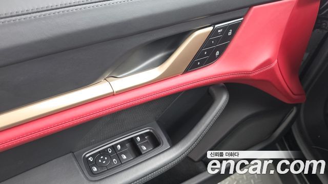 Porsche Taycan 2022 — photo 28