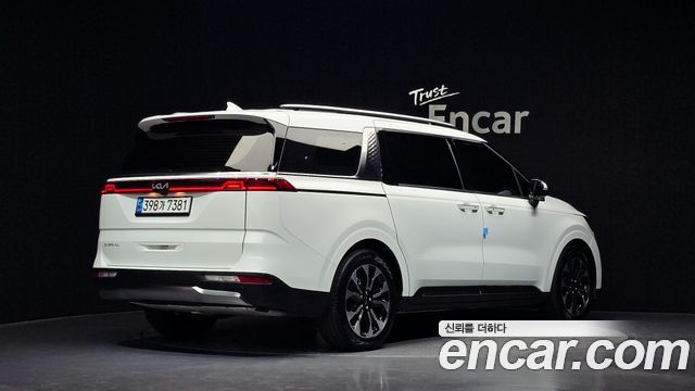 Kia Canival 2023 — photo 2