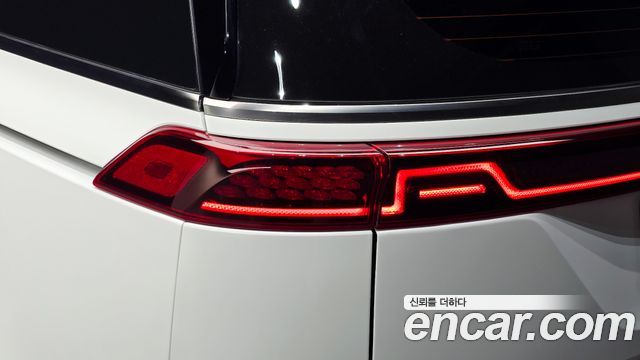 Kia Canival 2023 — photo 9