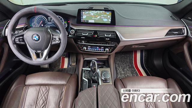 BMW 5-Series 2018 — photo 10