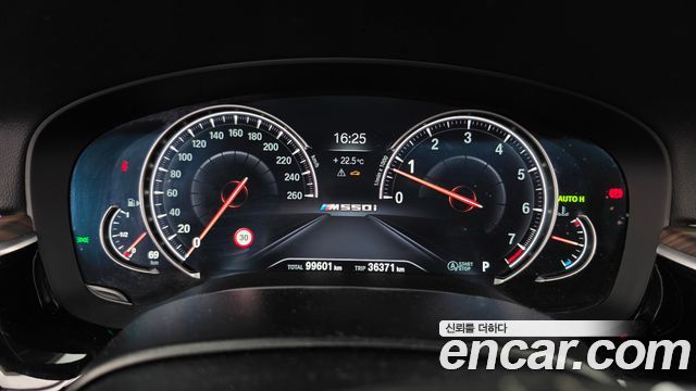 BMW 5-Series 2018 — photo 11