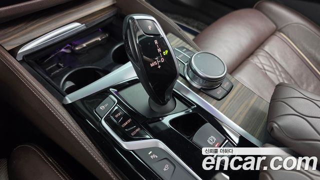 BMW 5-Series 2018 — photo 12