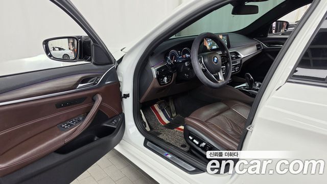 BMW 5-Series 2018 — photo 13
