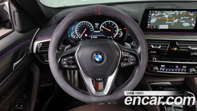 BMW 5-Series 2018 — photo 18