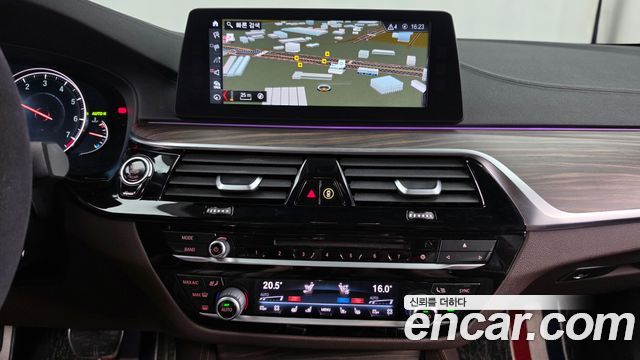 BMW 5-Series 2018 — photo 19