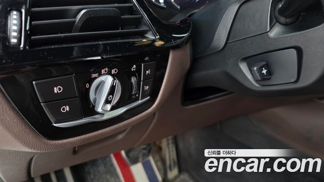BMW 5-Series 2018 — photo 22