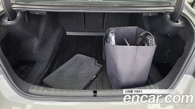 BMW 5-Series 2018 — photo 26