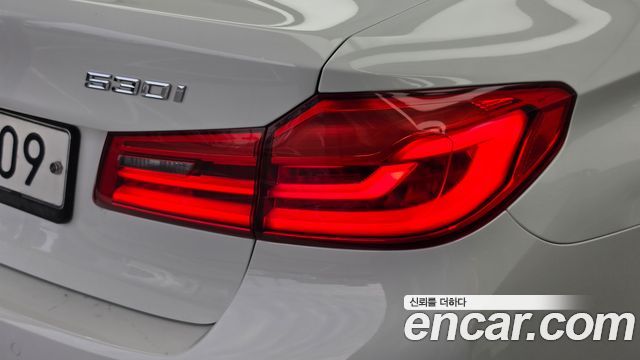 BMW 5-Series 2018 — photo 9