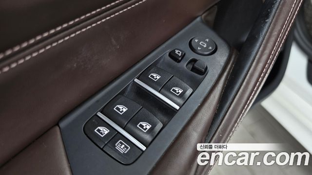 BMW 5-Series 2018 — photo 29