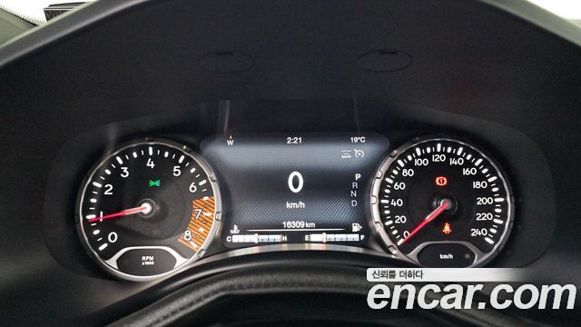 Jeep Renegade 2022 — photo 11