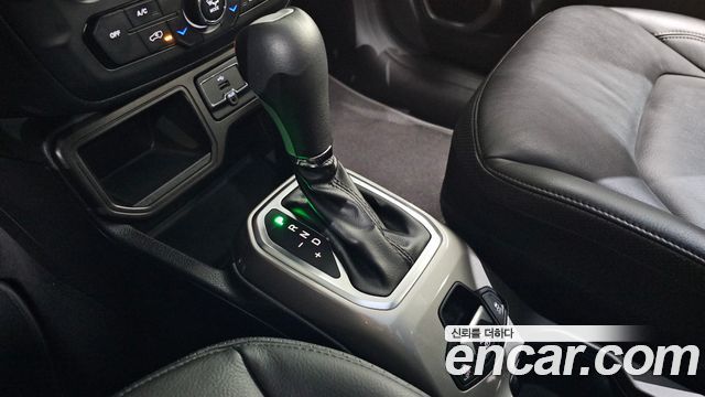 Jeep Renegade 2022 — photo 12