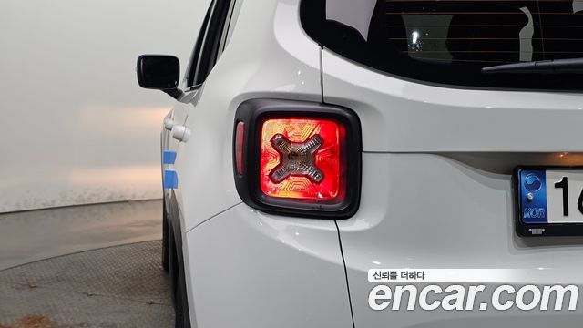Jeep Renegade 2022 — photo 9