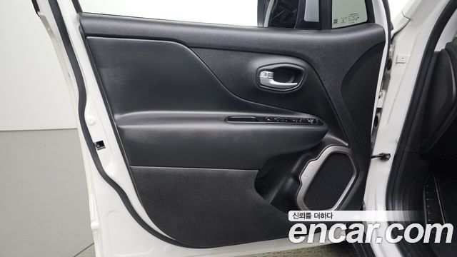 Jeep Renegade 2022 — photo 14