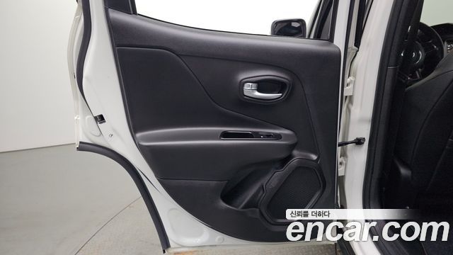Jeep Renegade 2022 — photo 15