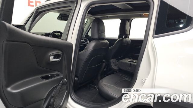 Jeep Renegade 2022 — photo 16