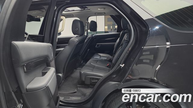 Land Rover Discovery 2018 — photo 17