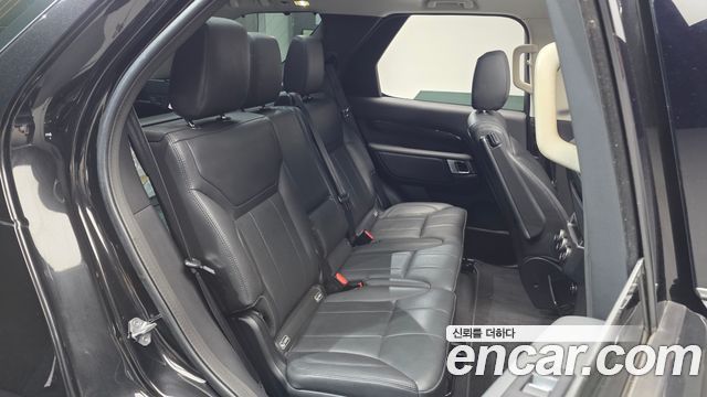 Land Rover Discovery 2018 — photo 18