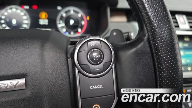 Land Rover Discovery 2018 — photo 24