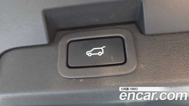 Land Rover Discovery 2018 — photo 25