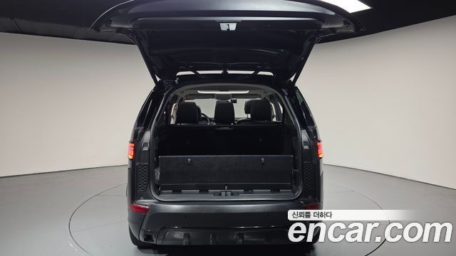 Land Rover Discovery 2018 — photo 26