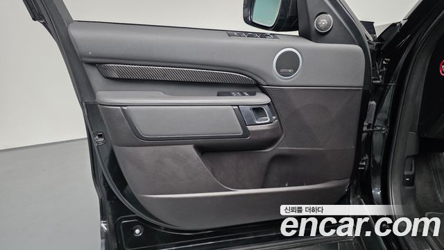 Land Rover Discovery 2018 — photo 14