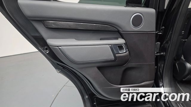 Land Rover Discovery 2018 — photo 15