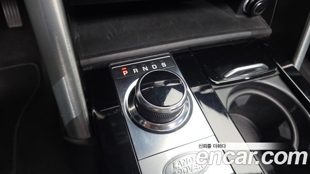 Land Rover Discovery 2018 — photo 28