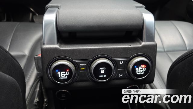 Land Rover Discovery 2018 — photo 29