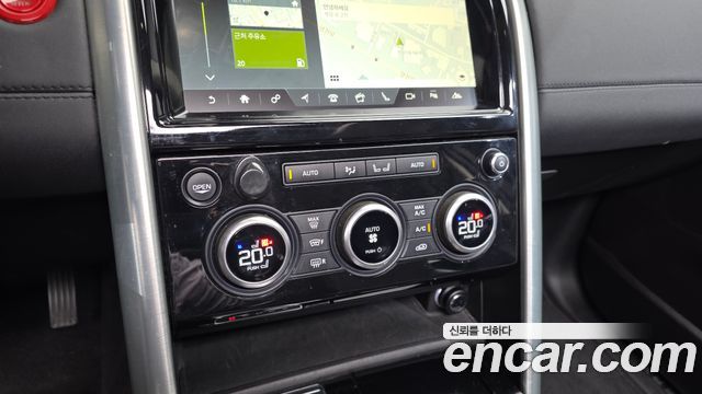 Land Rover Discovery 2018 — photo 32